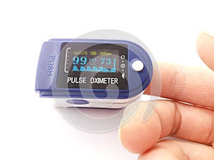 Pulse oximeter, medical device for measuring blood oxygen saturation level