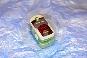 Pulse oximeter. Medical device for measuring oxygen content in blood