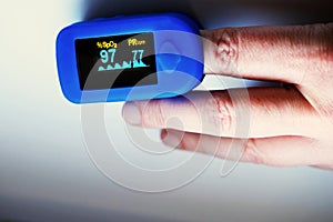 pulse oximeter showing patient's saturation and pulse