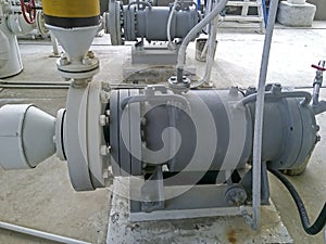 The pump for pumping hot products of oil refining