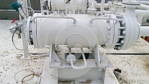 The pump for pumping hot products of oil refining