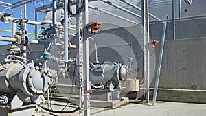 The pump for pumping hot products of oil refining