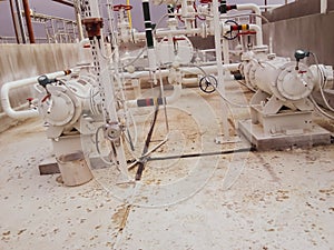 The pump for pumping hot products of oil refining