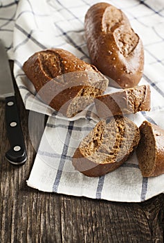 Pumpernickel buns