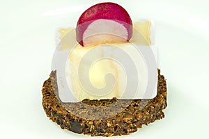 Pumpernickel with camembert