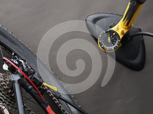 Pumping bicycle wheel