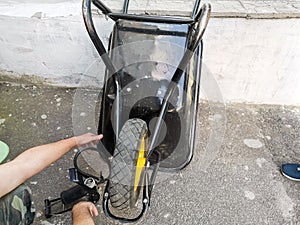 Pumping wheel of garden wheelbarrow