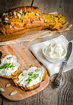 Pumpkin bread with cream cheese