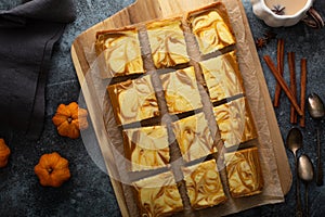 Pumpkin cheesecake bars