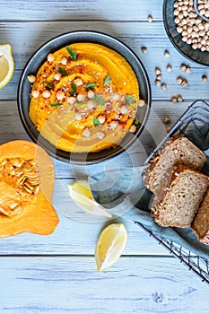 Pumpkin hummus with garlic, lemon and pepper