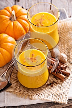 Pumpkin and orange spiced drink