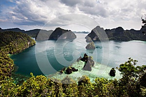 Puncak Harfat Harun Fatimah geosite Raja Ampat , Indonesia