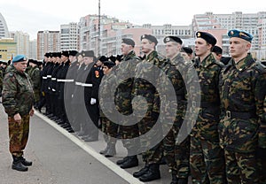 Pupils of the military-patriotic club `Moscow`s Labor Reserves` are preparing for the parade on November 7 in Red Square .