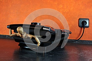 Puppet in a table griller