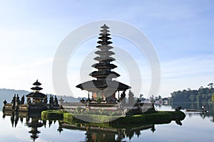 Pura Ulun Danu water temple lake brataan bali