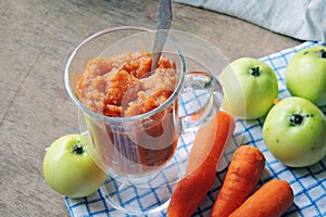 Purea mela un una carota 