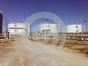 Purification reservoirs for waste formation . The system of storage and purification of waste water in the oil facility