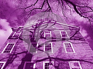 Púrpura condominio el edificio 