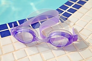 Purple diving goggles