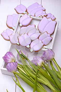 Purple tulips and gingerbread cookies in the shape of flower