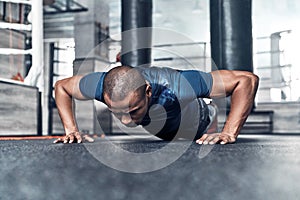 Pushing hard. Handsome young African man in sport clothing doing