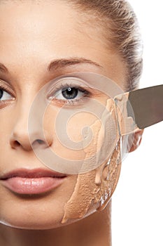 Put on makeup foundation with spatula