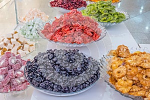 Put on the market of Indian fruit trinkets photo