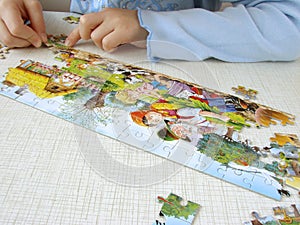 Puzzle assembling 4