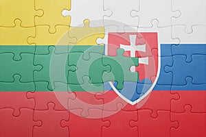 Puzzle se státní vlajkou Slovenska a Litvy