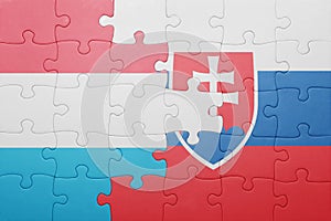 Puzzle se státní vlajkou slovenska a lucemburska