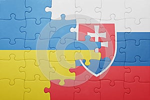 Puzzle se státní vlajkou slovenska a ukrajiny