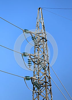 Pylon of high voltage cables with tempered glass insulators