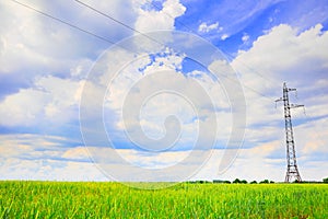 Pylon and transmission power line