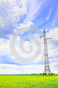 Pylon and transmission power line