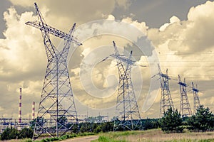 Pylon and transmission power line