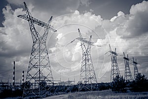 Pylon and transmission power line