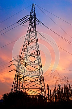 Pylon and transmission power line