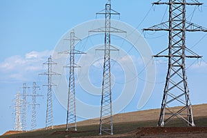 Pylon and transmission power line