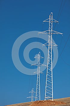 Pylon and transmission power line