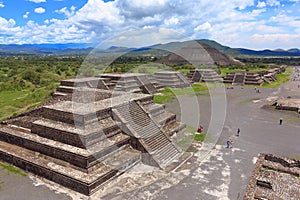 Pyramid of the sun with tourists in teotihuacan, mexico V