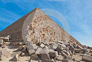 Pyramid with Tumbling Rocks