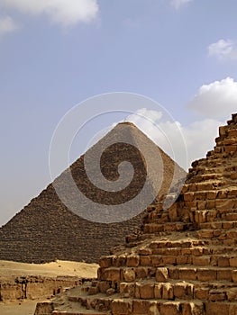 Pyramids of giza 33