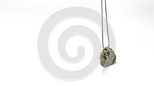 Pyrite gem, pyrite stone. Necklace on black background. Horizontalimagem