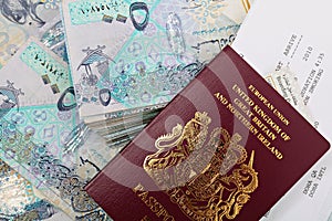 Qatar cash and passport