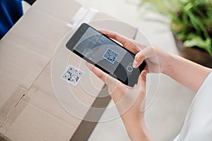 QR Code Scaning door to door delivery express sending send a package to customer receiver