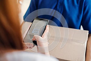 QR Code Scaning door to door delivery express sending send a package to customer receiver