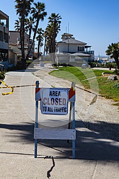 Quantine signs at the beach