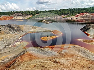 Quarry for the extraction of multi-colored clay
