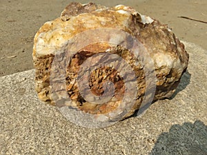 Quartz rock with gold vein
