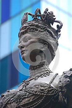 La reina estatua 